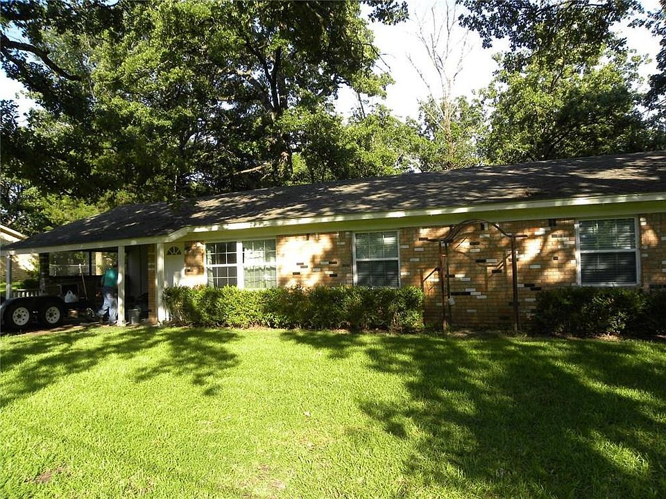 1st image of 1600 Woodland Dr