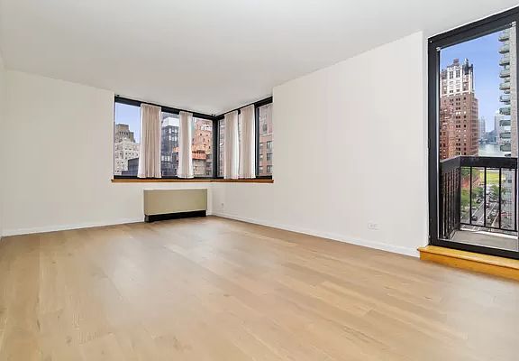 3rd image of 250 E 40th St APT 15E