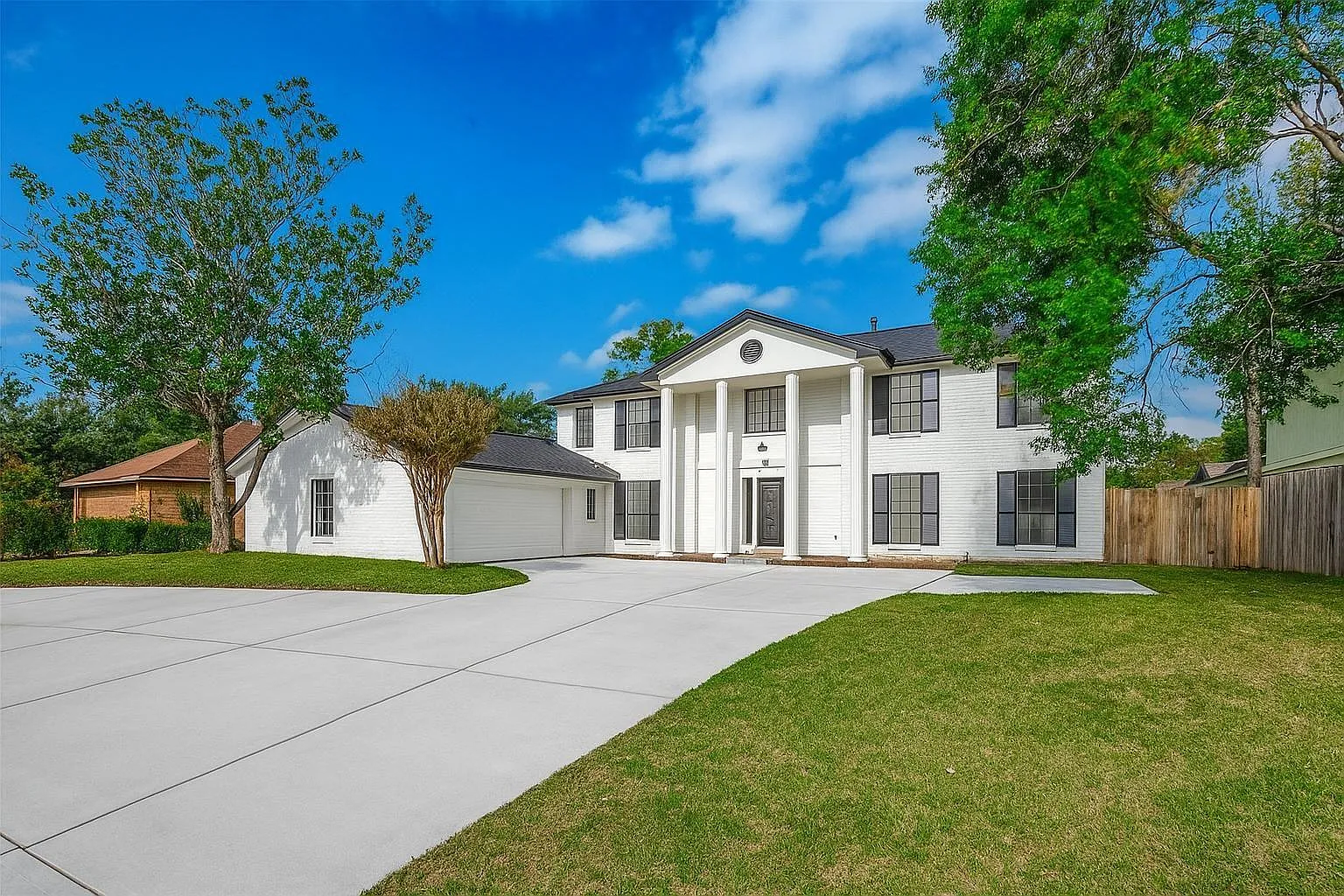 7 bed, 4.5 bath, 5564 sqft, $4,400 — Photo 1