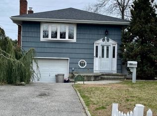 90 Moffitt Blvd, Islip, NY