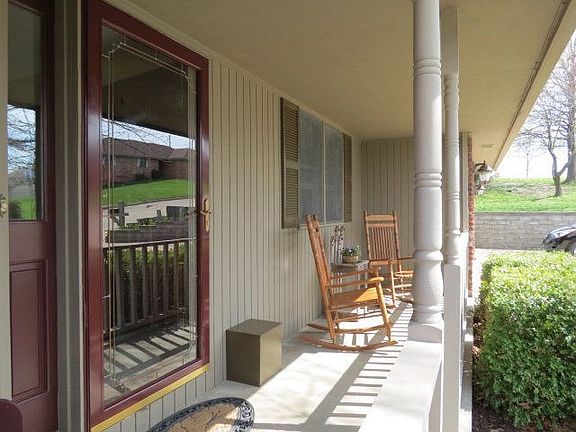 2nd image of 104 Kingsbury Ct