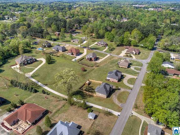 5th image of 613 Holly Dr