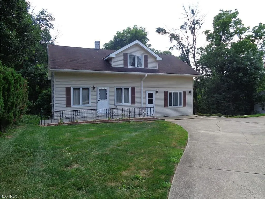 6573 Hathaway Rd photo 1
