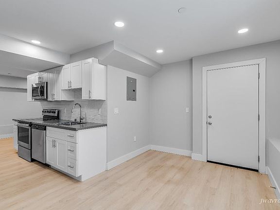 4th image of 700 12th Ave #C