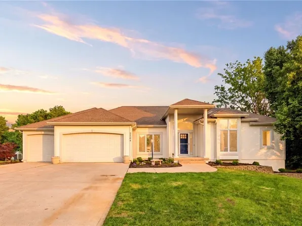 2404 Wintergreen Ct, Lees Summit, MO 64081