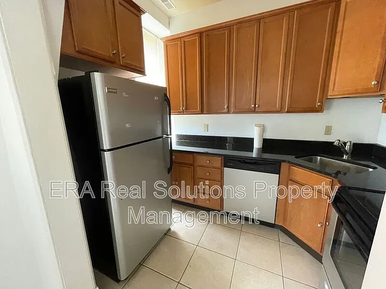 2112-2114 Kemper Ln #3 — Photo 15