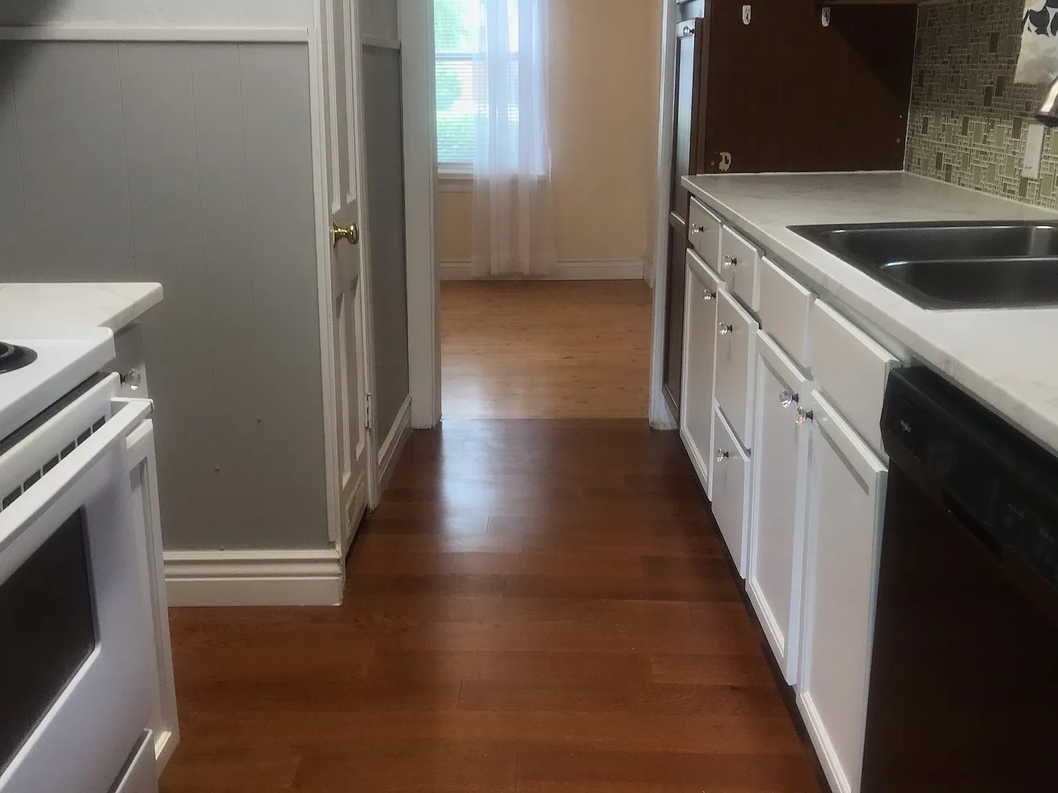 1906 NW Kinyon Ave — Photo 3