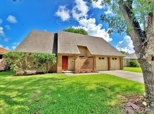 1221 Molina Ct, Angleton, TX 77515