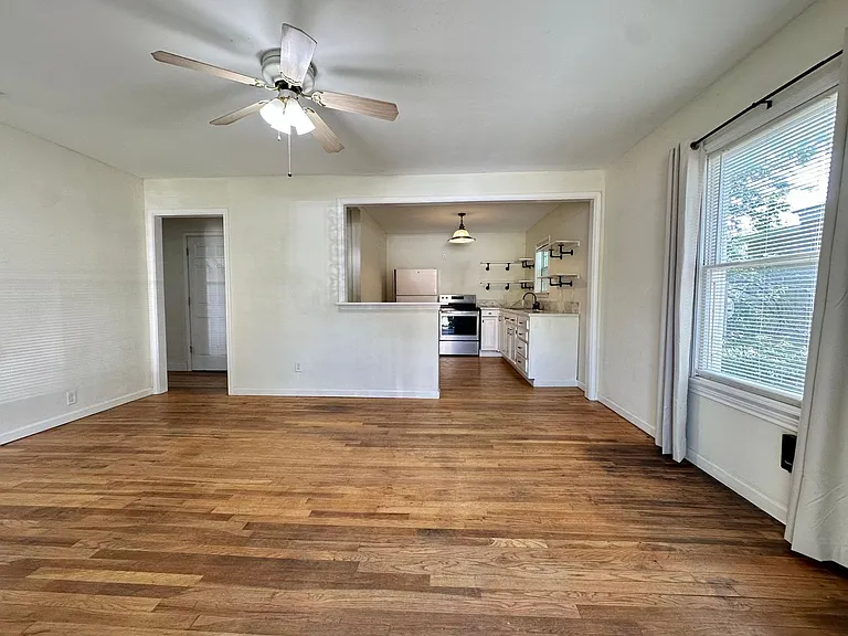 421 S Van Buren St — Photo 5