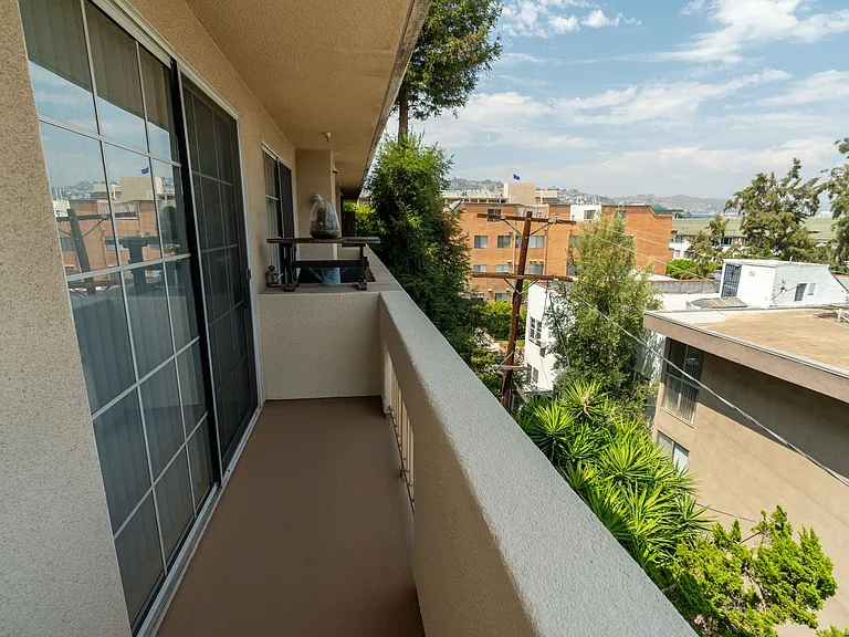 114 North Doheny Drive — Photo 27