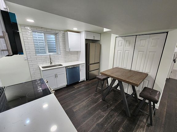 5th image of 2419 N Grove St #1/2