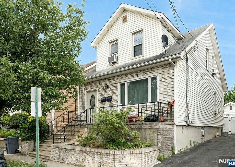 1st image of 432 9th St