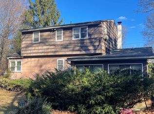6 Nevada Ave, Medford, NY 11763