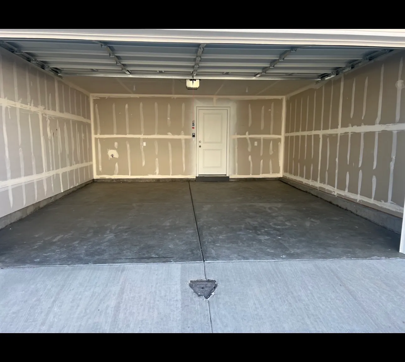 3 bed, 1454 sqft, $1,999 — Photo 2