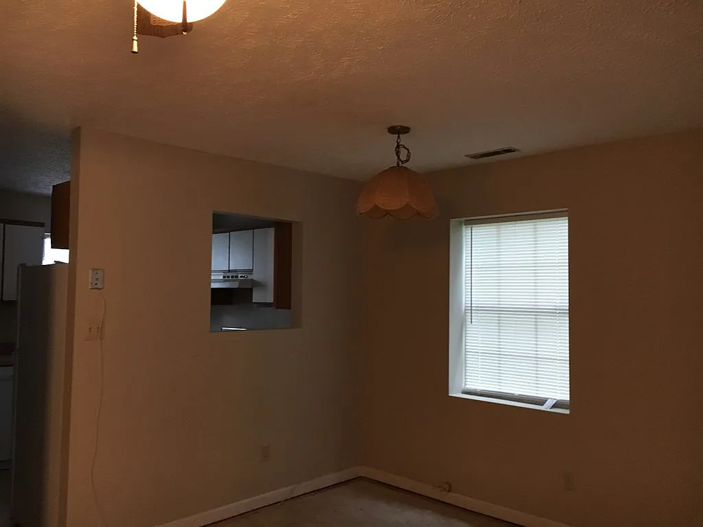 2 bed, 1.0 bath, 700 sqft, $800 — Photo 4