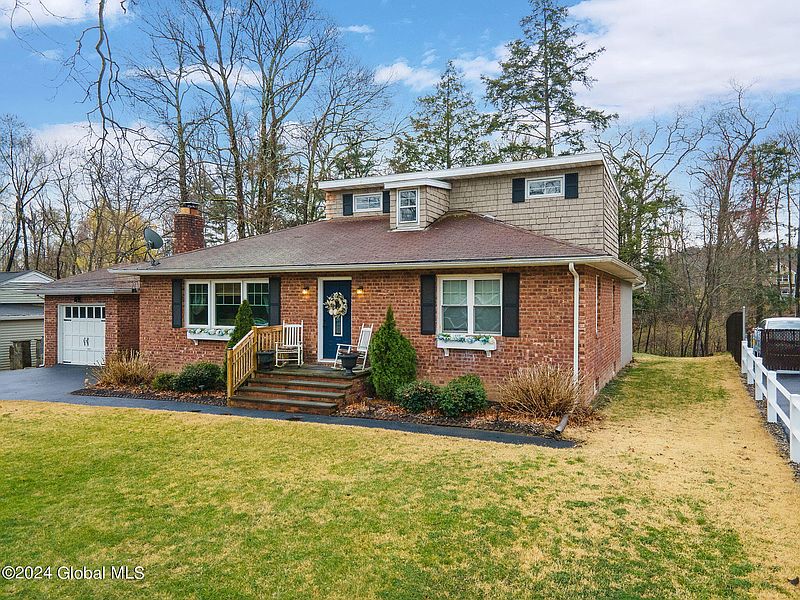 2nd image of 129 Barclay Lane