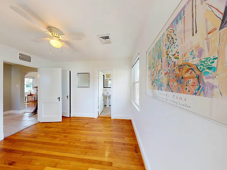 110 E Union St — Photo 19