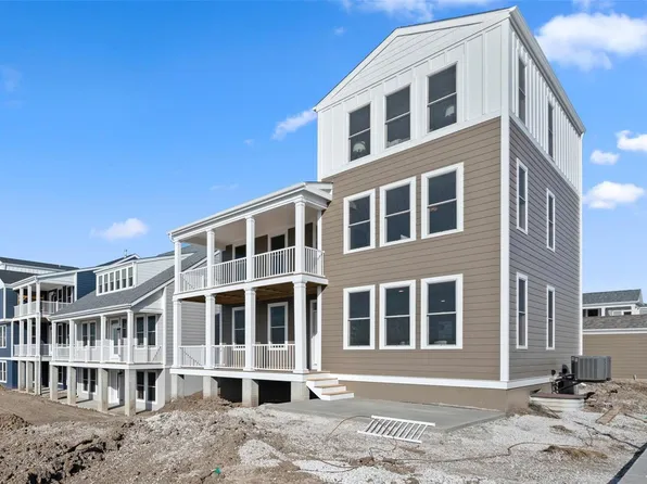 3111 Pirogue St, Saint Charles, MO 63301