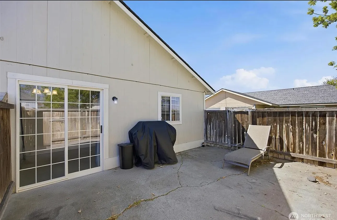 2 bed, 1108 sqft, $2,200 — Photo 3