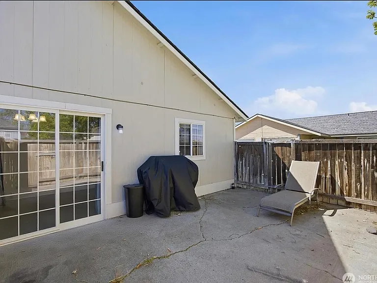 933 E Hill Ave — Photo 3