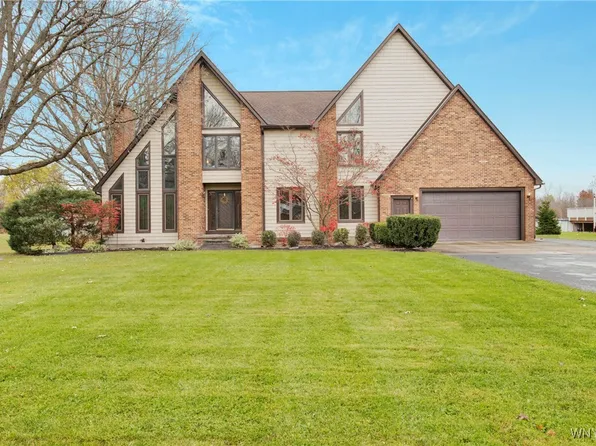 5303 Oakwood Dr, North Tonawanda, NY 14120