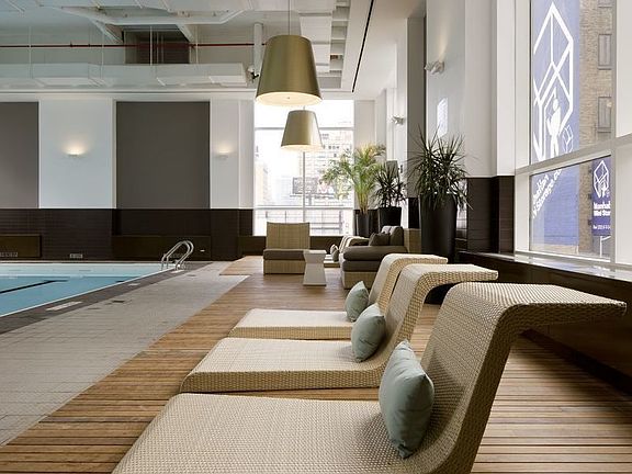 4th image of 560 W 43rd St APT 34L