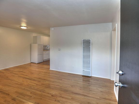 3rd image of 526 E Anapamu St Unit B