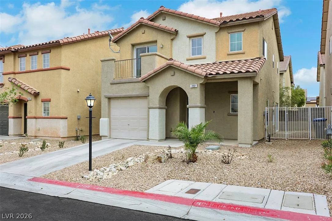 3 bed, 2.5 bath, 1301 sqft, $1,865 — Photo 2
