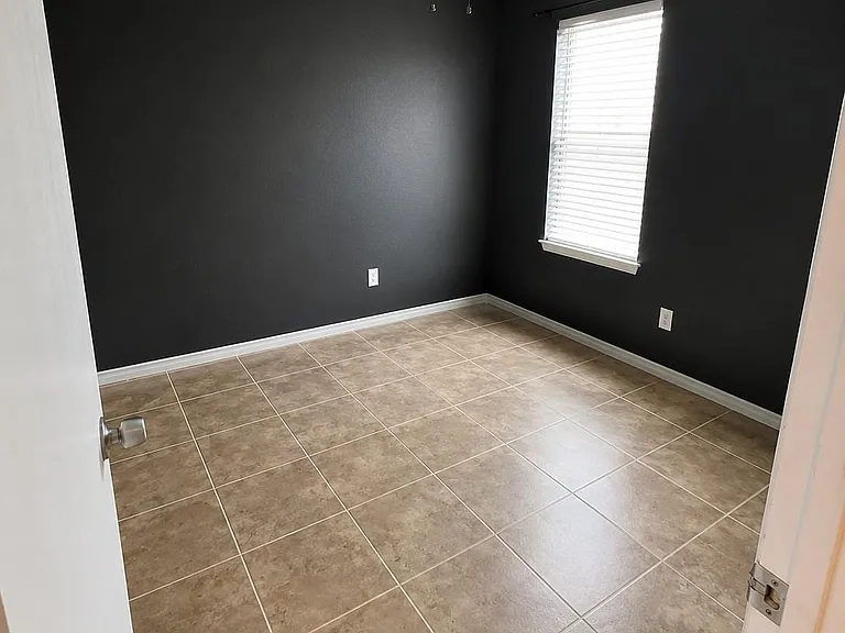 1518 Perennial Ln — Photo 16