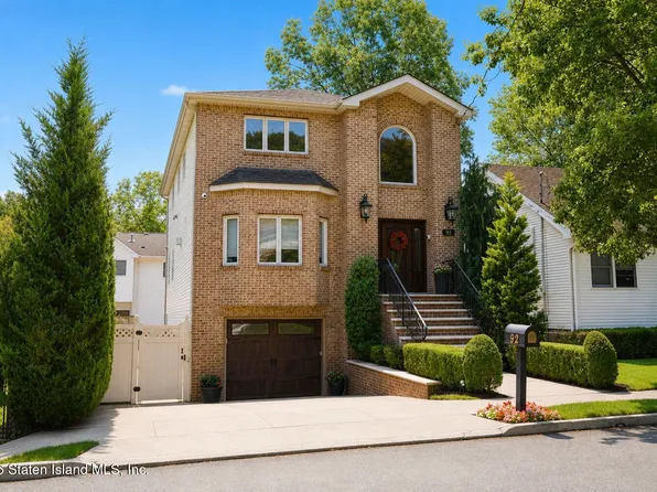 92 Nugent St, Staten Island, NY 10306