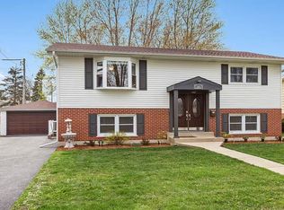 1432 Douglas Ln, Crete, IL 60417