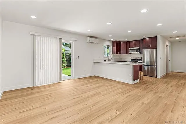3 bed, 1000 sqft, $3,650 — Photo 3