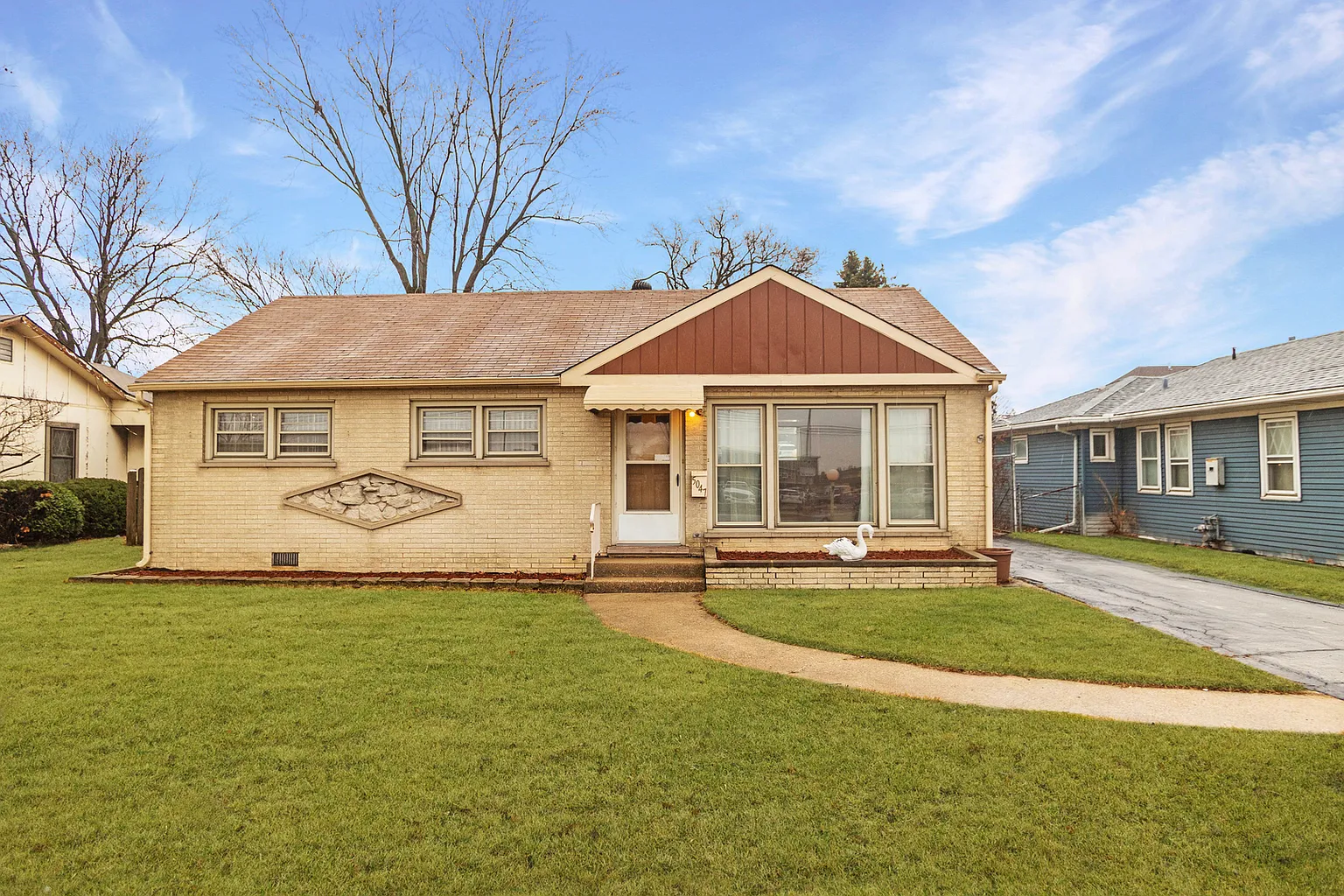 5047 N Cumberland Ave photo 1