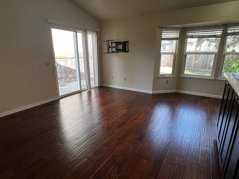 12810 NE 101st Pl — Photo 12