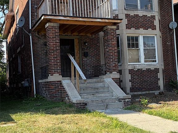 2nd image of 1714 Burlingame St