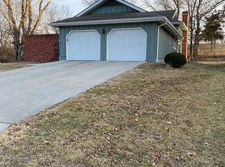 321 Providence Rd, Lawrence, KS 66049