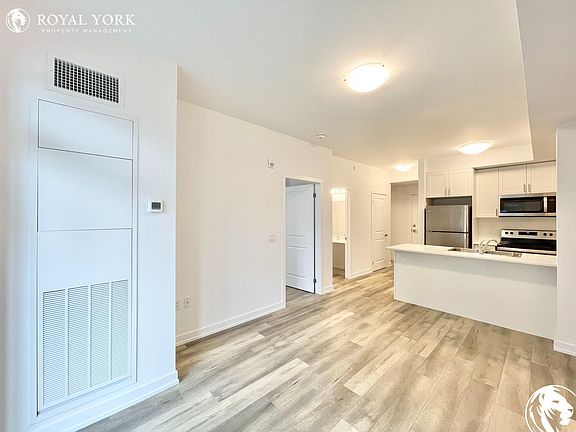 2nd image of 5055 Greenlane #124