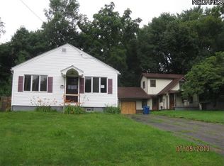 162 Oakwood St, Barberton, OH 44203