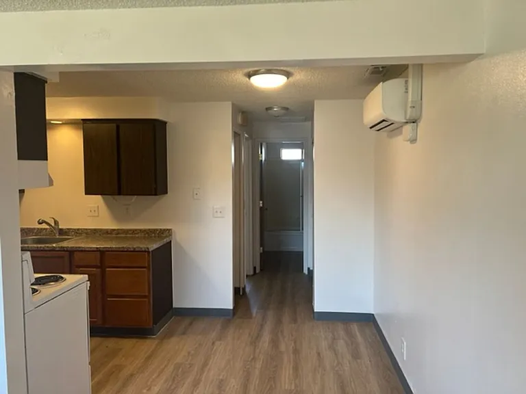 218-228 W Clark St — Photo 3