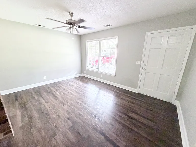 Elliott Dr — Photo 11