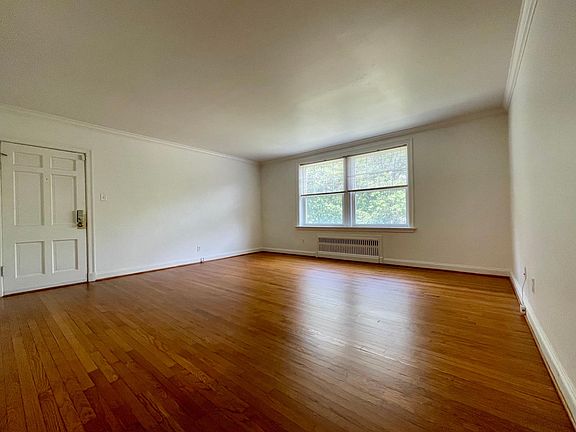 3rd image of 813 Westwood Dr APT 2