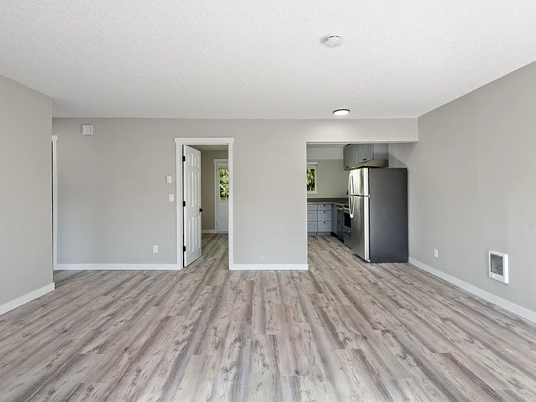 Eastside Village Apartments — Photo 5