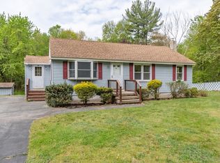 42 Briarwood Rd, Pelham, NH 03076