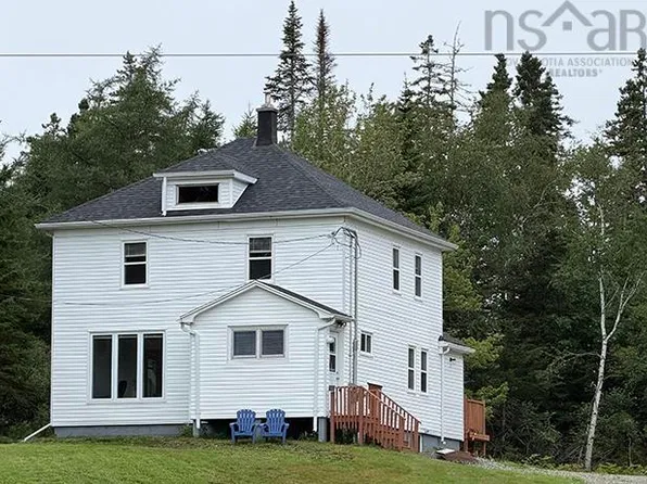 9220 Pepperell St, Richmond, NS B0E 3B0