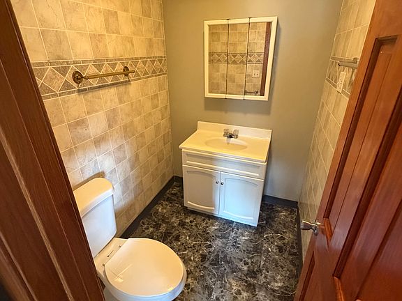4th image of 1335 Alicia Dr