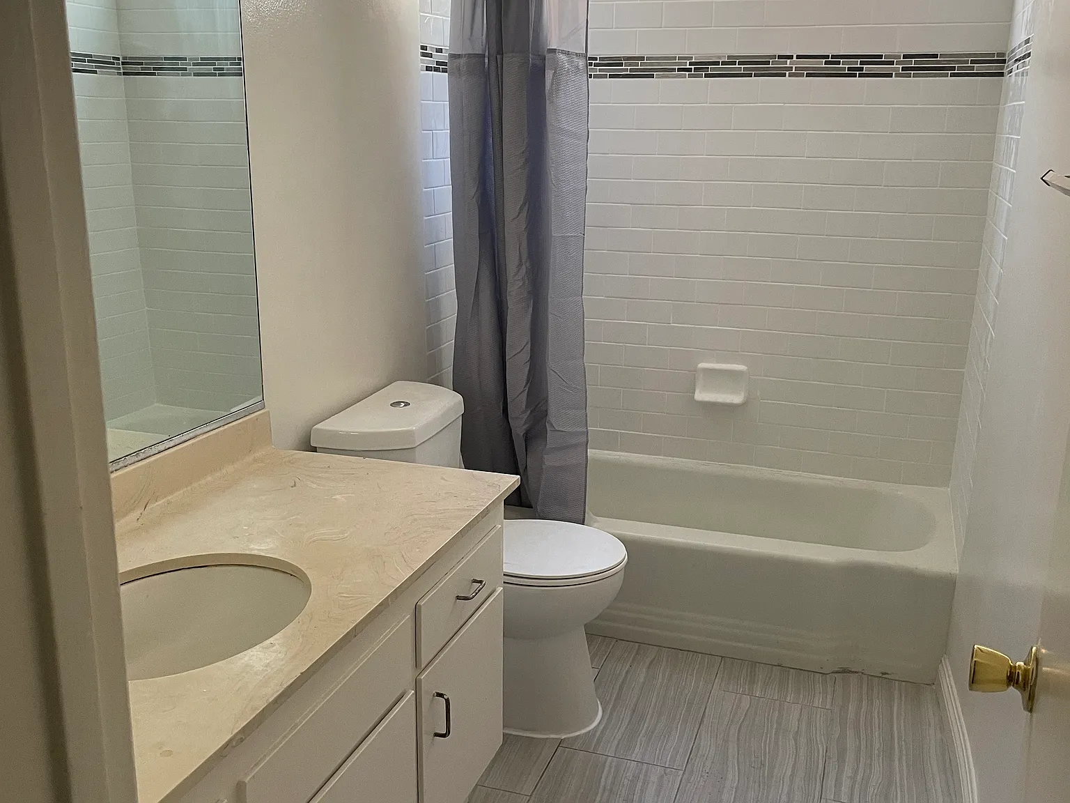 2 bed, 850 sqft, $2,695 — Photo 3