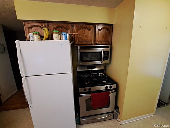 5th image of 12275 E Eleven Mile Rd