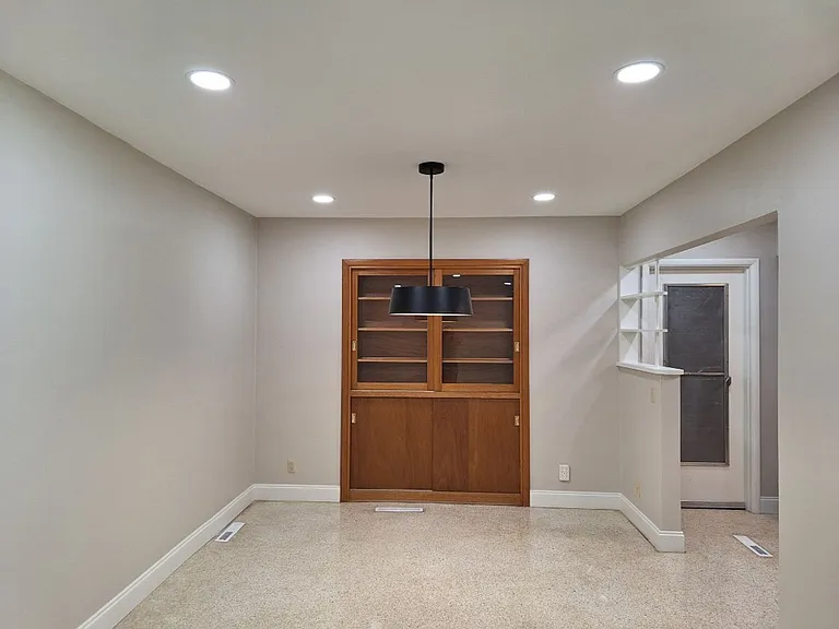 6826 Dorchester Dr — Photo 11