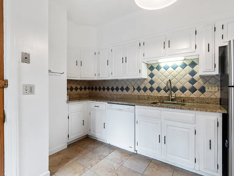 315 Tappan St #1 — Photo 17