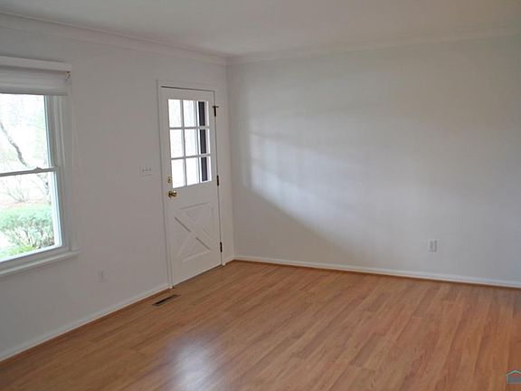 3rd image of 1330 Clark St